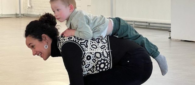 Peuterdans ouder en kind