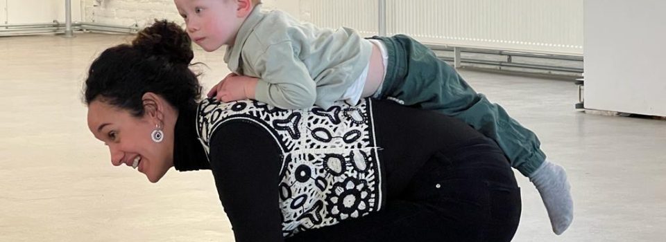 Peuterdans ouder en kind